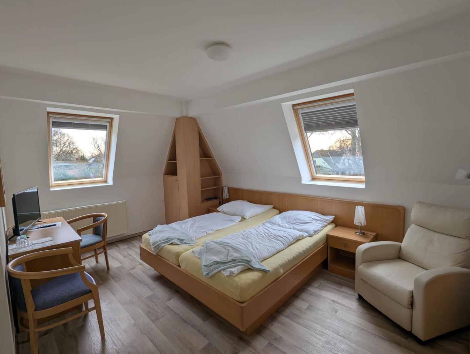 Pension & Restaurant Haus Hiddensee Kloster Exterior foto